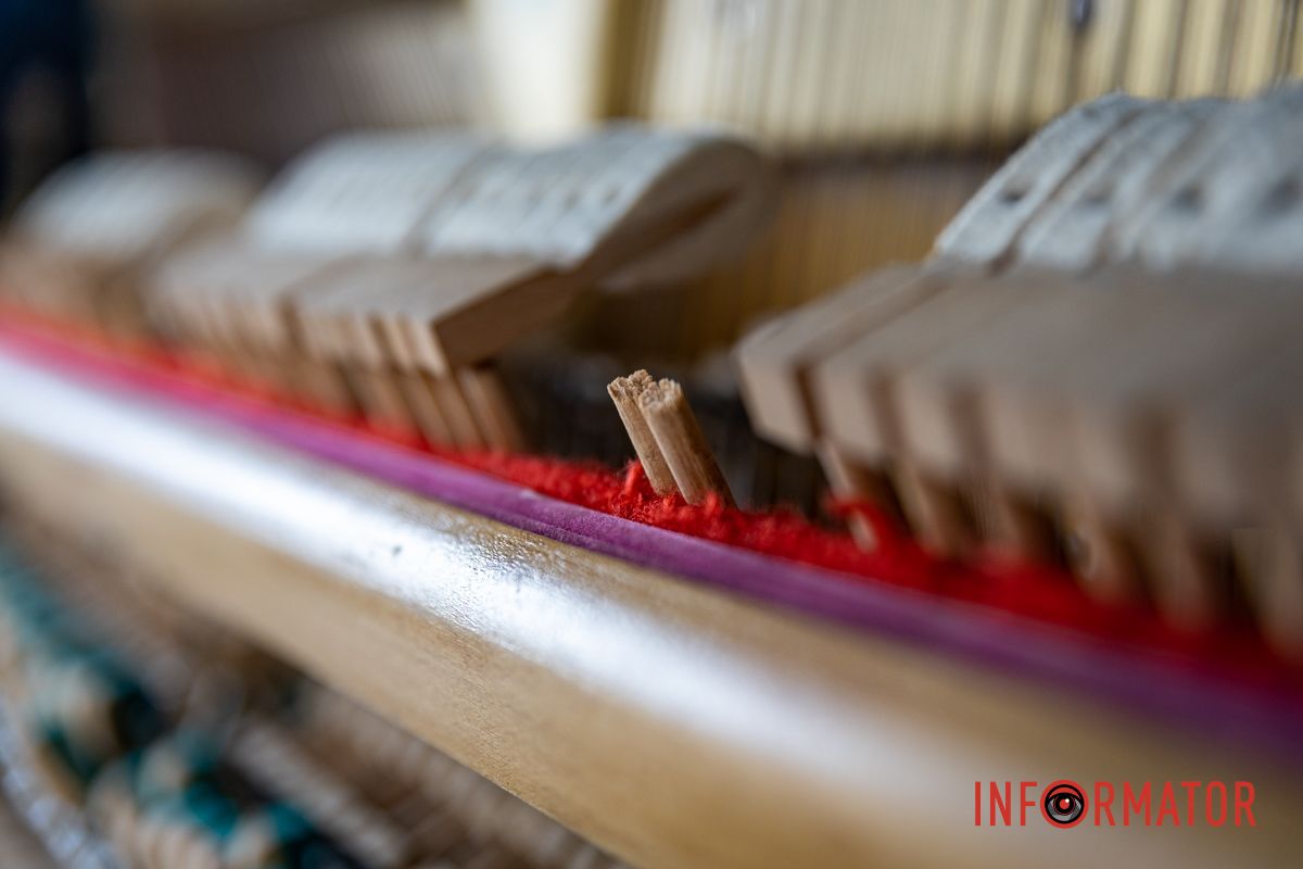 Друге за тиждень: у Дніпрі на Січеславській Набережній вандали розбили вуличне піаніно 14