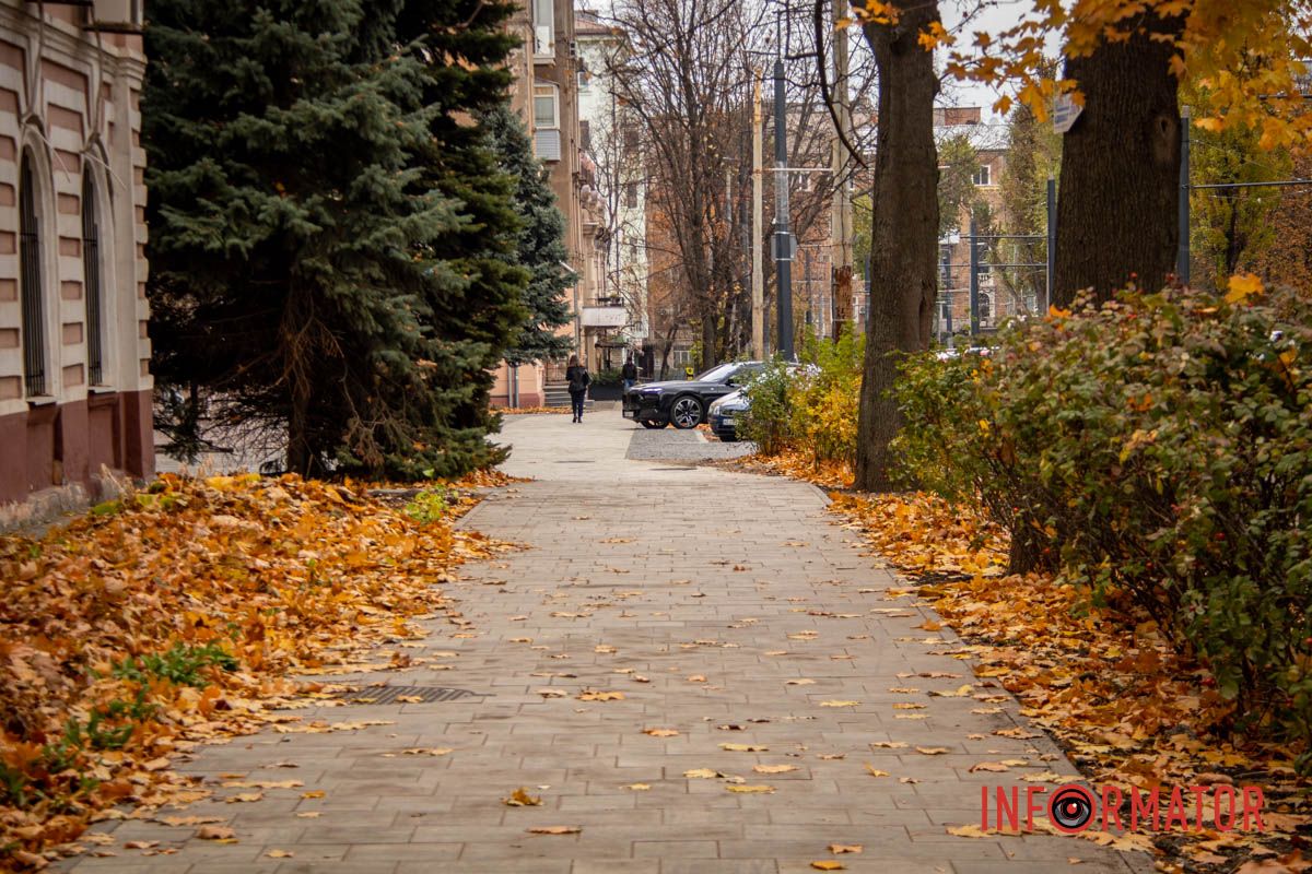 Новые трамвайные платформы и зонированные тротуары: ремонт Соборной площади в Днепре на завершающем этапе 33