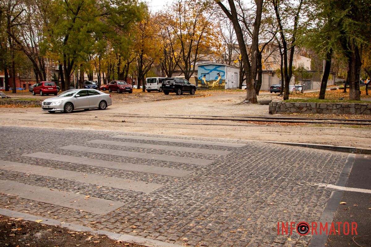 Новые трамвайные платформы и зонированные тротуары: ремонт Соборной площади в Днепре на завершающем этапе 23