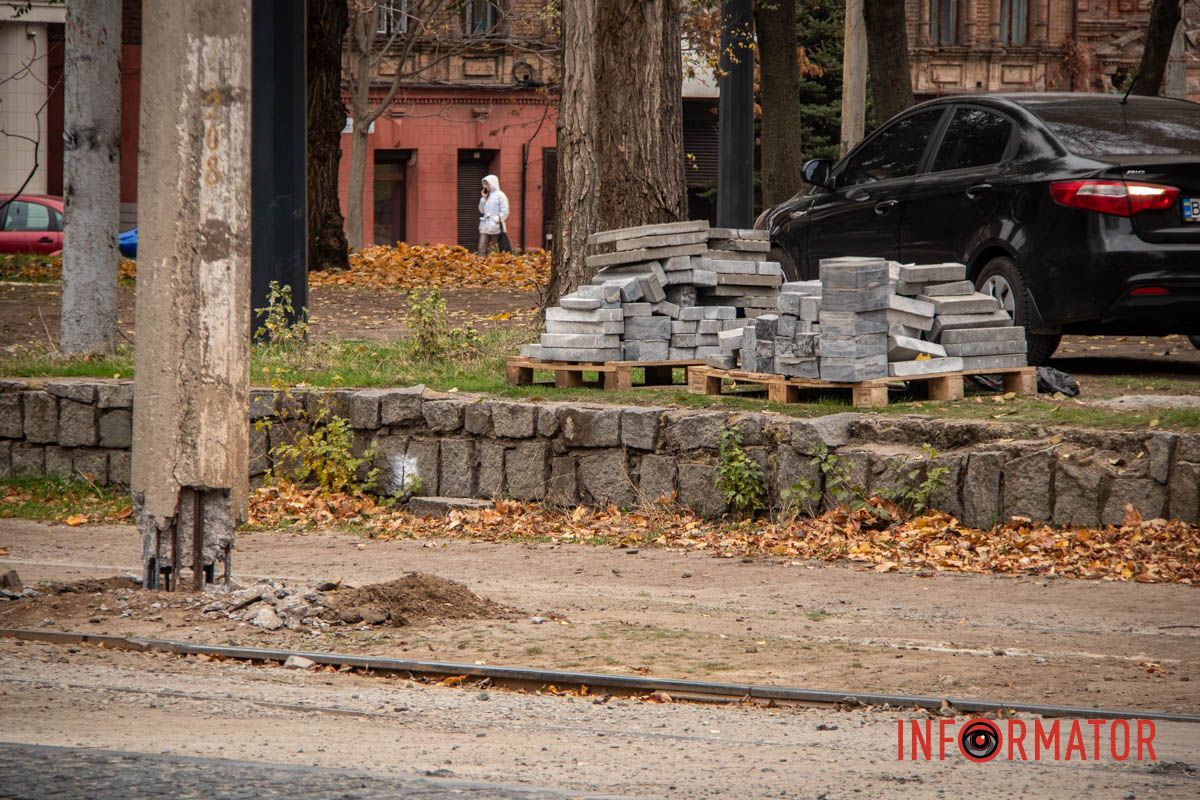 Новые трамвайные платформы и зонированные тротуары: ремонт Соборной площади в Днепре на завершающем этапе 20