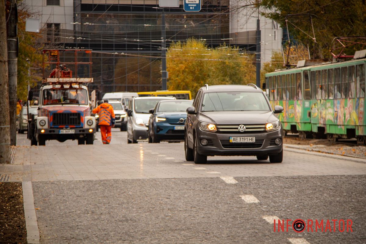 Новые трамвайные платформы и зонированные тротуары: ремонт Соборной площади в Днепре на завершающем этапе 12