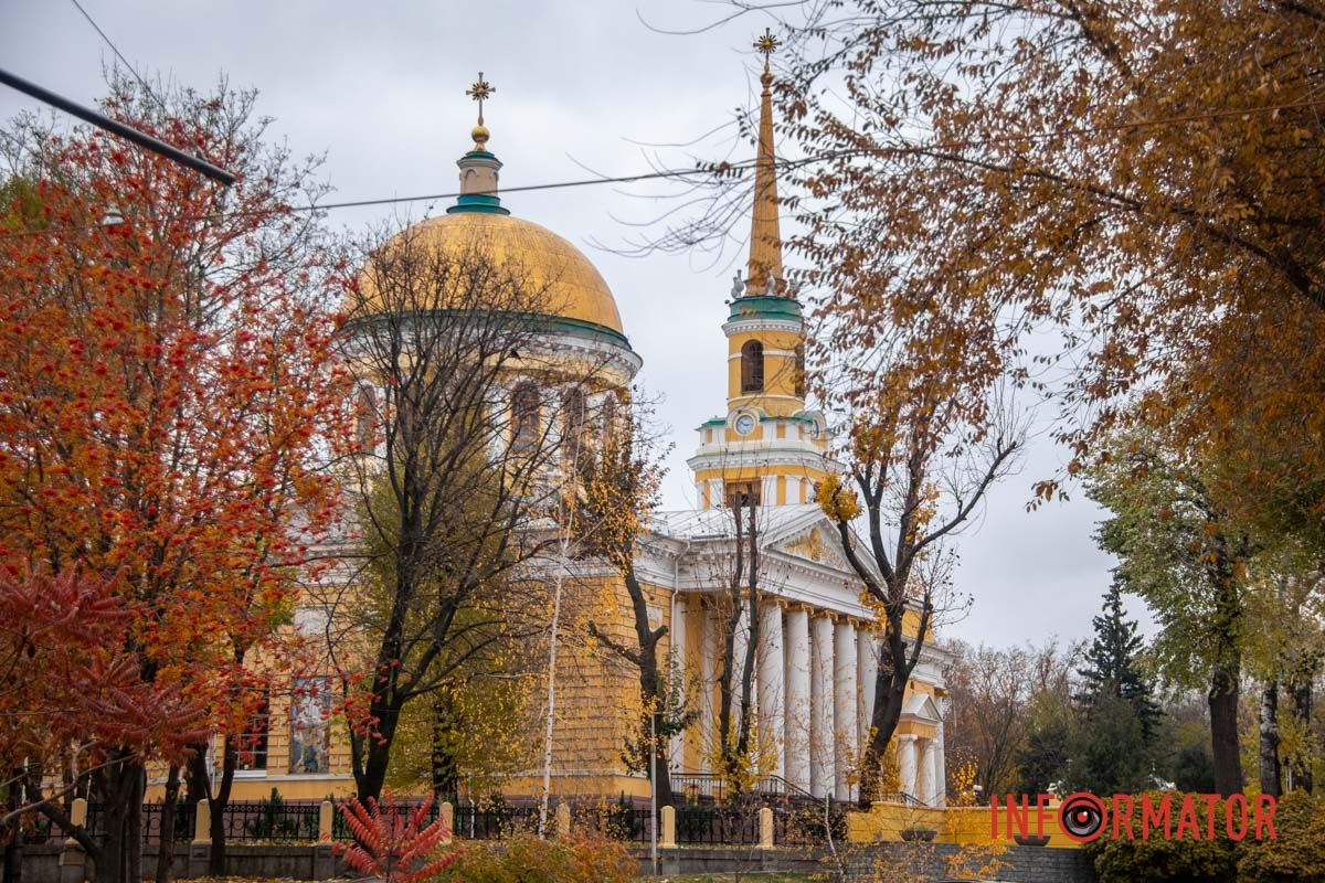 Новые трамвайные платформы и зонированные тротуары: ремонт Соборной площади в Днепре на завершающем этапе 11