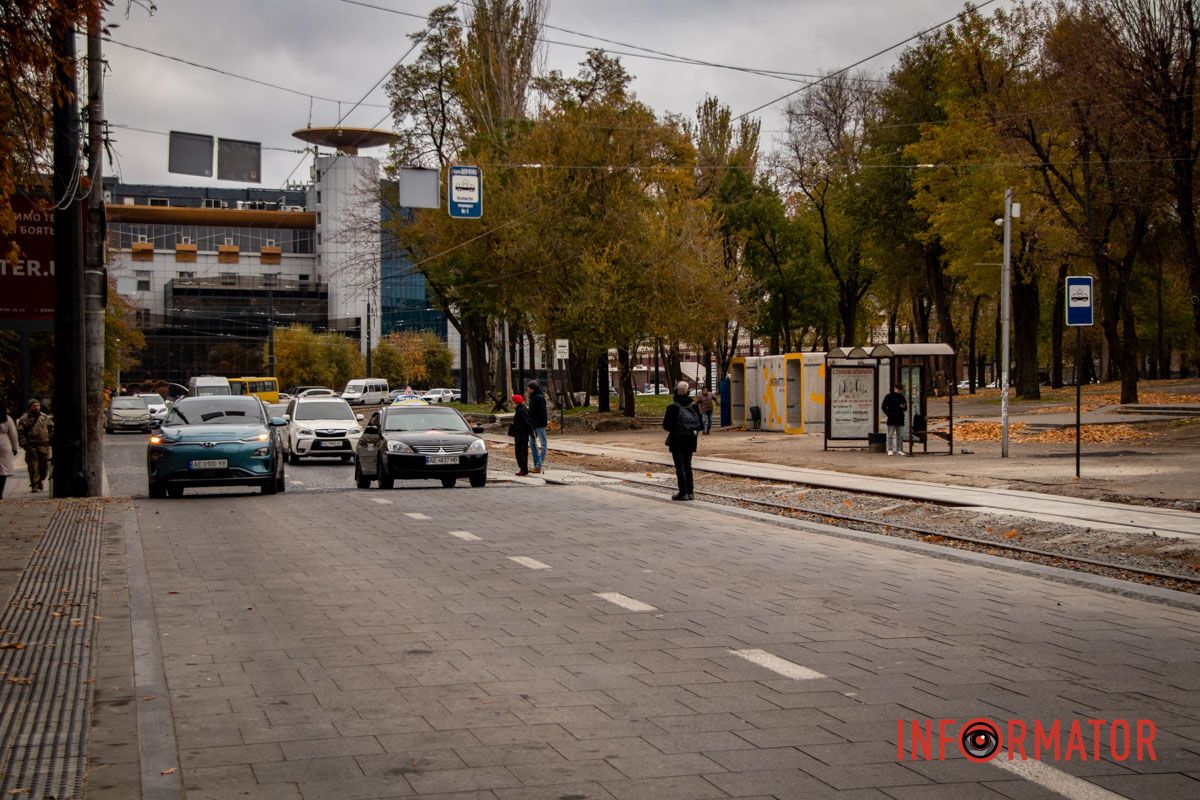 Новые трамвайные платформы и зонированные тротуары: ремонт Соборной площади в Днепре на завершающем этапе 9