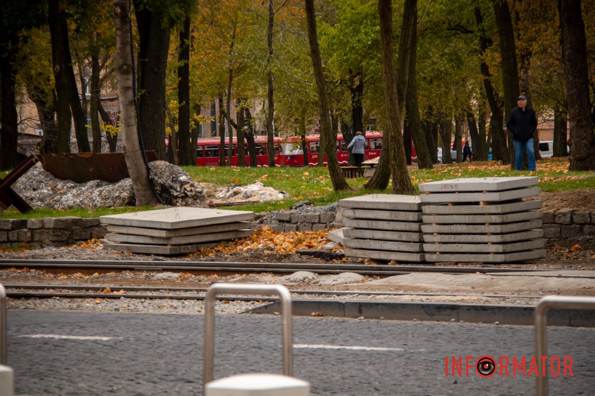 Новые трамвайные платформы и зонированные тротуары: ремонт Соборной площади в Днепре на завершающем этапе 7