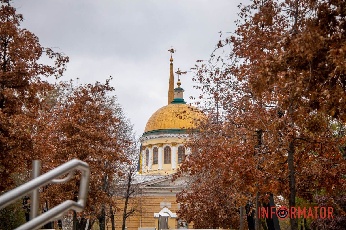 Новые трамвайные платформы и зонированные тротуары: ремонт Соборной площади в Днепре на завершающем этапе 6