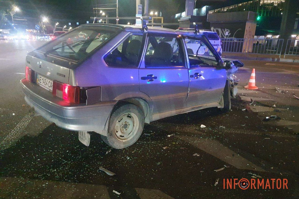 У Дніпрі Панікахи зіткнулись Lada та "Жигулі": на місці події "швидка" та патрульні 3