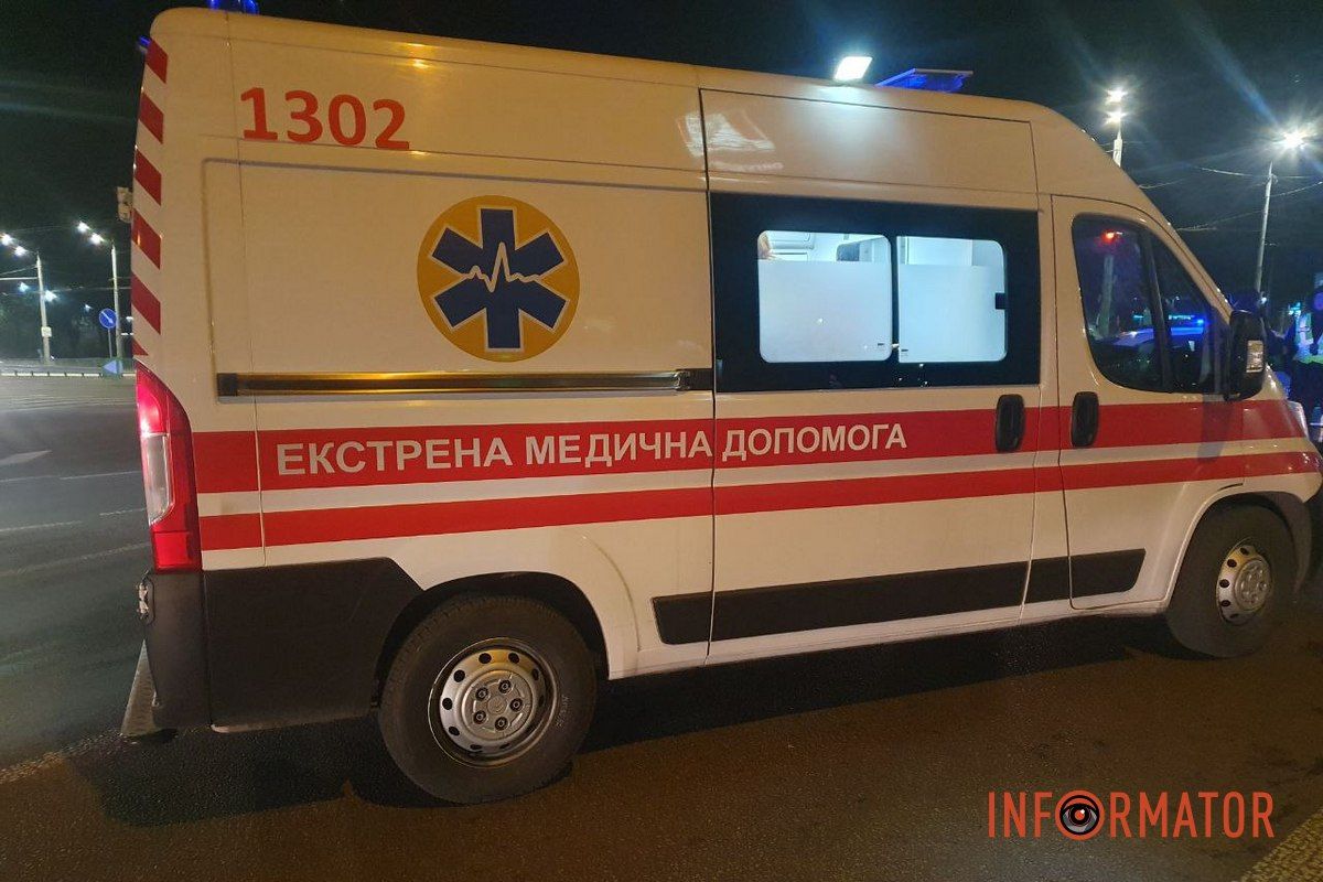 У Дніпрі Панікахи зіткнулись Lada та "Жигулі": на місці події "швидка" та патрульні 6