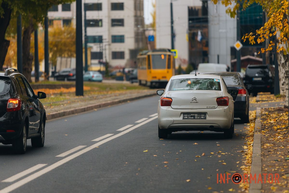 Парковаться на этой полосе нельзя