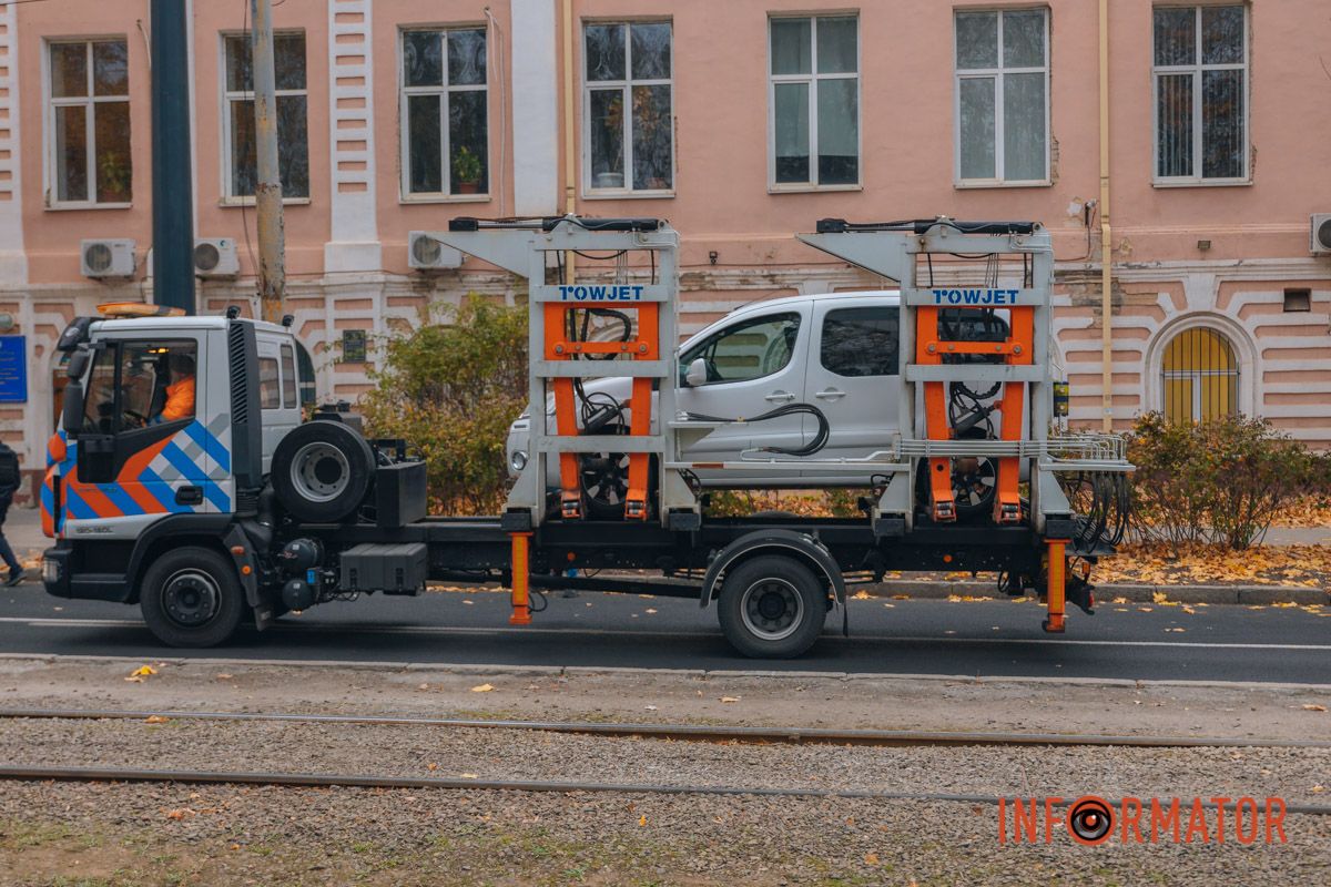 Автомобили отвозят на штрафплощадку