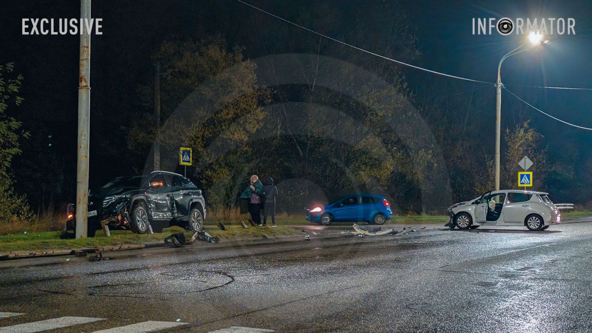 ДТП на Полтавском шоссе: на выезде из Днепра после столкновения с Nissan Hyundai влетел в столб