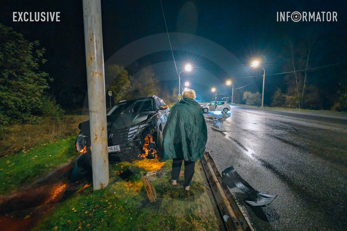 ДТП на Полтавському шосе: на виїзді з Дніпра після зіткнення з Nissan Hyundai влетів у стовп 4