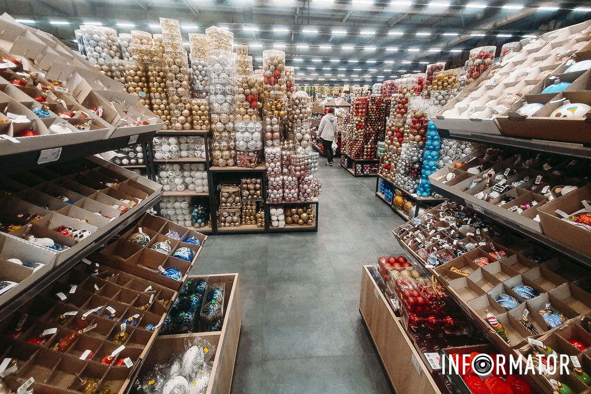 Магазини вже почали готуватися до Нового Року