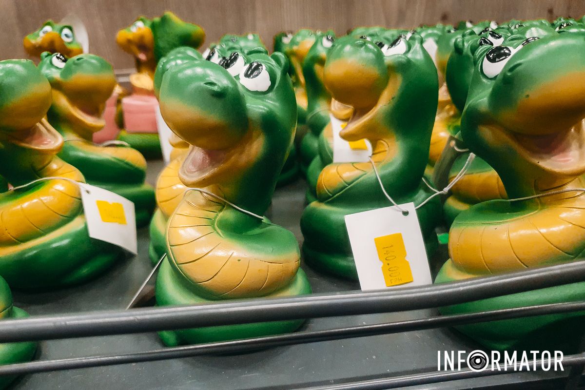 Ціни просто шокують: скільки у Дніпрі коштує придбати штучну ялинку та святкові аксесуари до Нового року 14