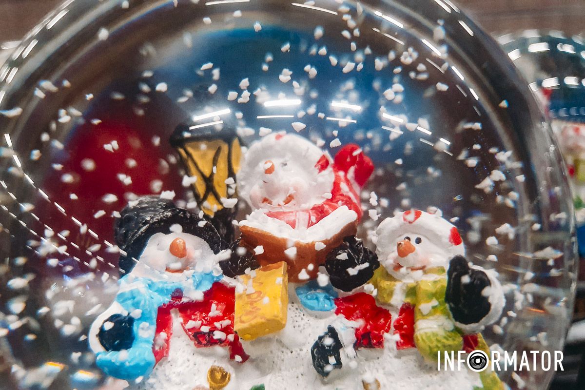 Чи є з вас поцінувавачі снігових глобусів або кульок?