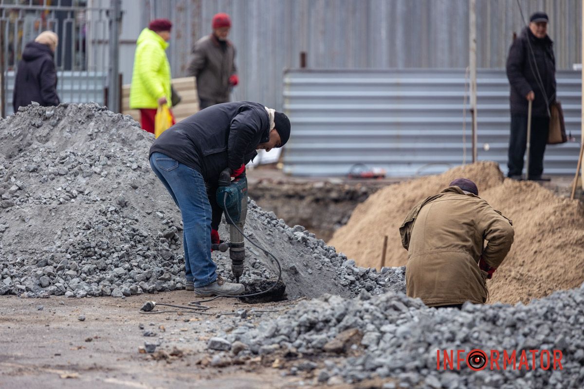 Также сюда завезли щебень
