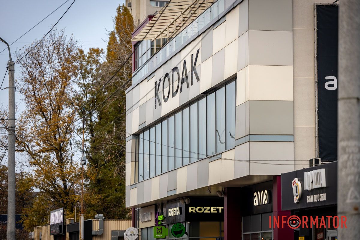 Это торговый центр рядом с рынком