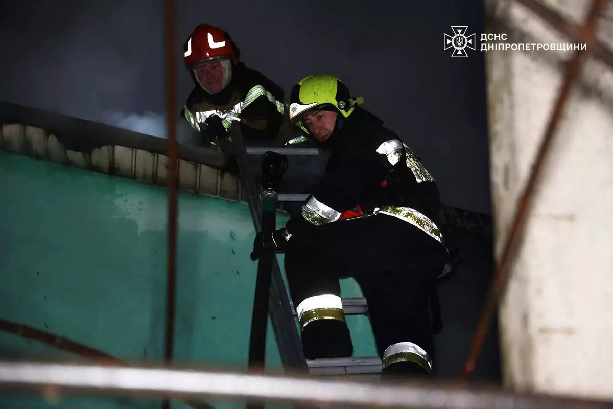акож полум’я перекинулось на будинок, розташований на сусідній ділянці акож полум’я перекинулось на будинок, розташований на сусідній ділянці