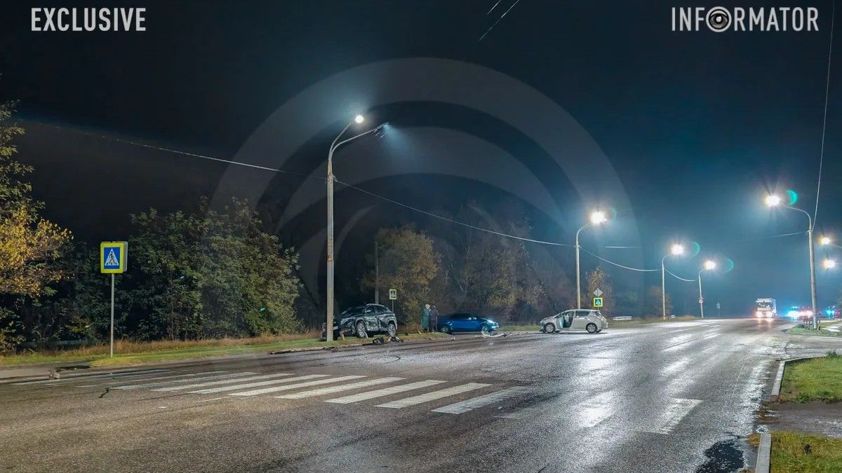 На виїзді з Дніпра після зіткнення з Nissan Hyundai влетів у стовп: потрібна допомога свідків