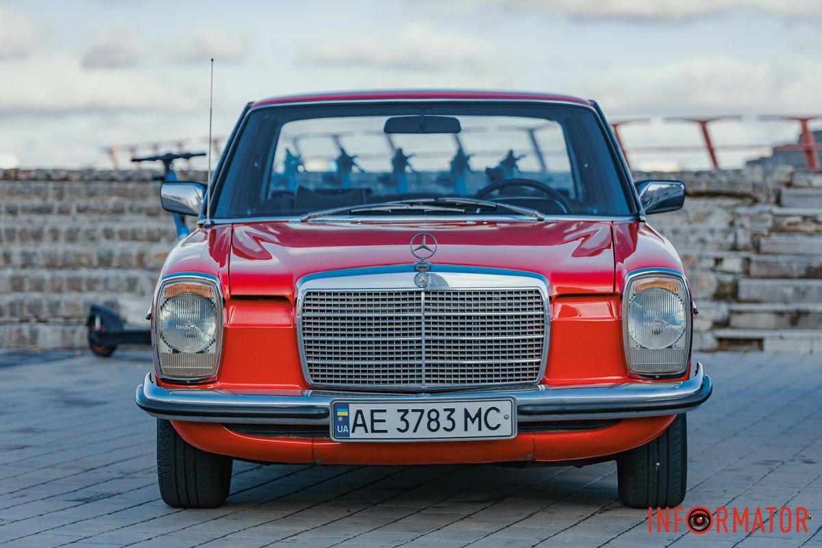 Mercedes W115 1975 года Mercedes W115 1975 года