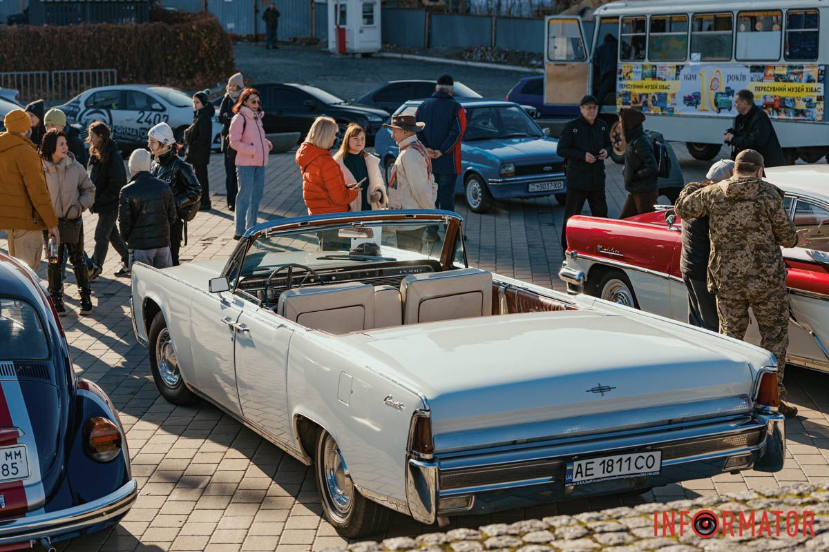 Lincoln Continental Convertible 1963 года Lincoln Continental Convertible 1963 года