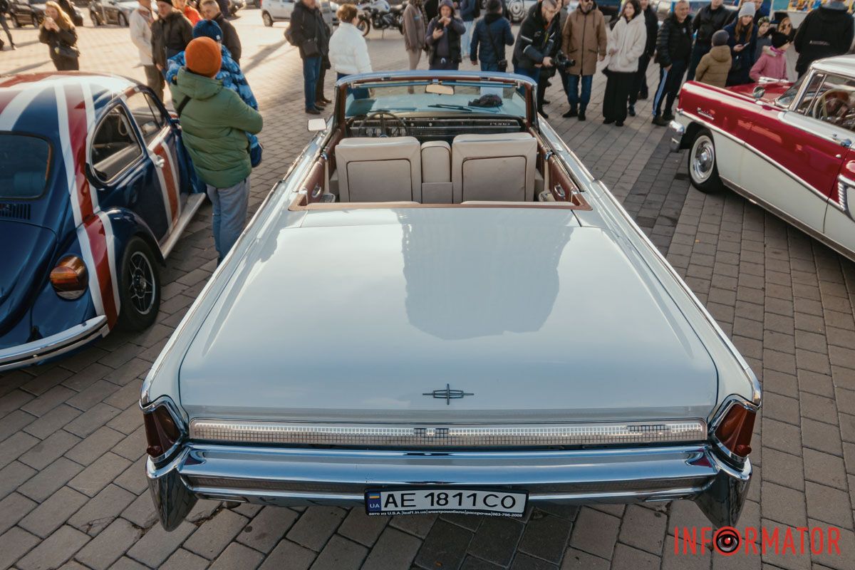 Приехал автомобиль в Украину в 1979 году Приехал автомобиль в Украину в 1979 году