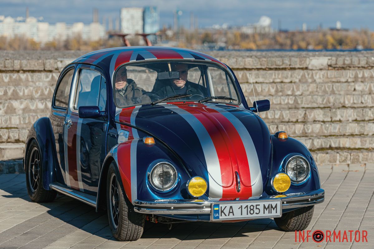 Сюда приехали около двух десятков автомобилей Сюда приехали около двух десятков автомобилей