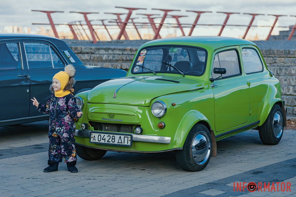 Машины привлекали внимание горожан Машины привлекали внимание горожан
