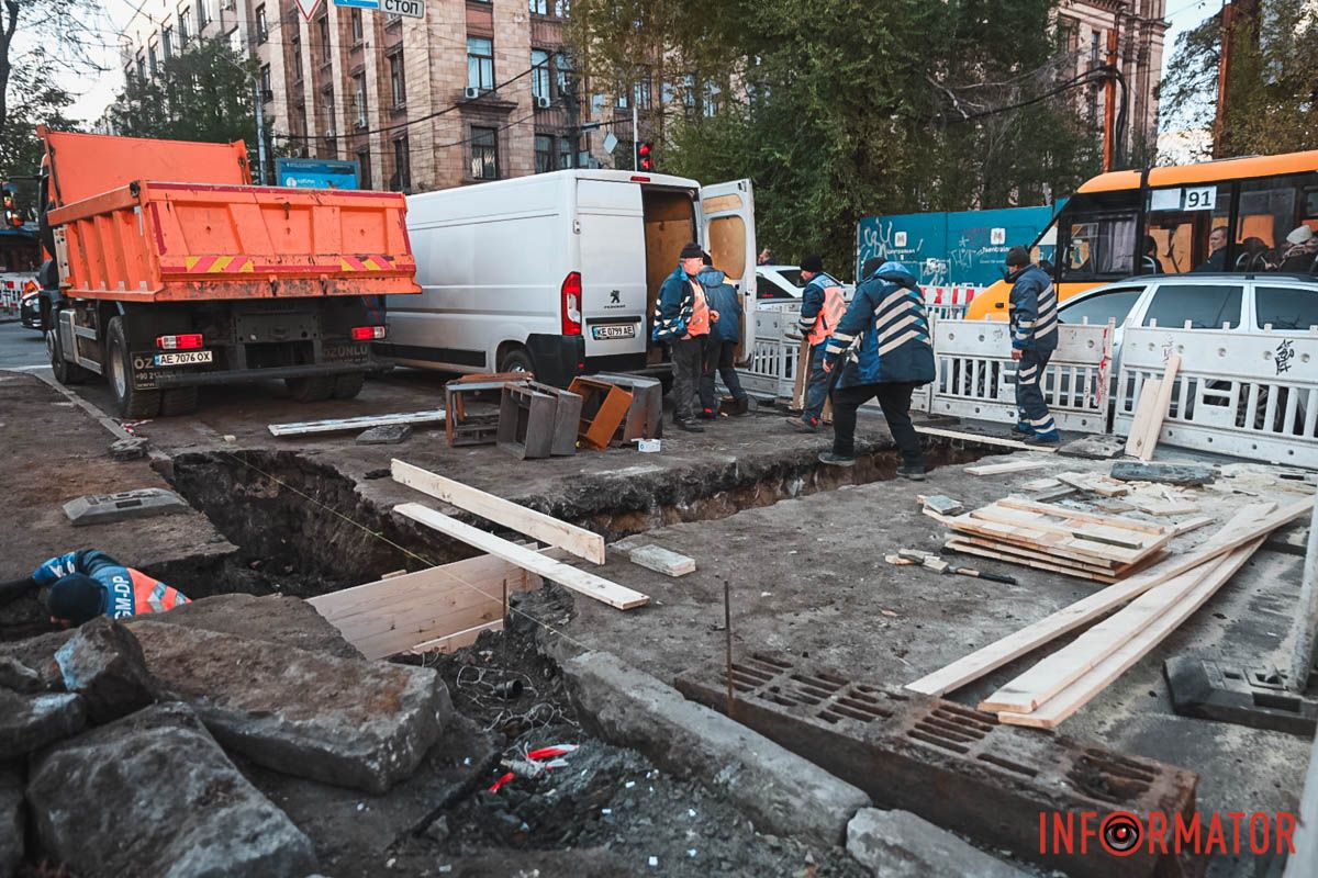 На вулиці Михайла Грушевського працюють комунальні служби На вулиці Михайла Грушевського працюють комунальні служби