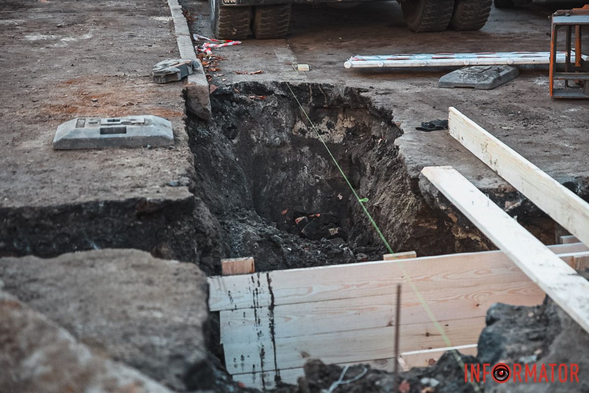 Яма сягає у глибину на метр Яма сягає у глибину на метр