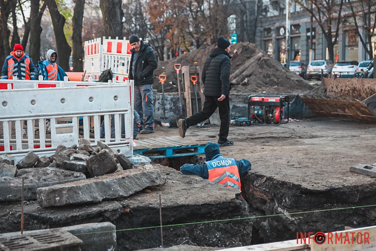 Тимчасово доставляє незручності пішоходам Тимчасово доставляє незручності пішоходам