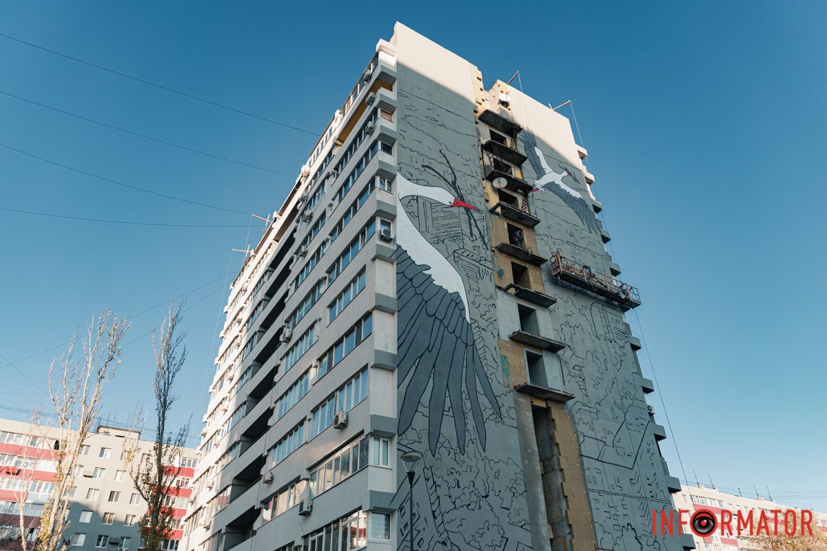 Новый мурал в Днепре Аисты на Калиновой: в Днепре создают мурал о надежде и восстановлении 15