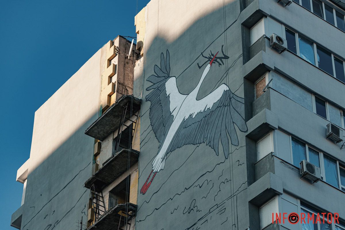 Самое страшное - погибли четверо жителей Аисты на Калиновой: в Днепре создают мурал о надежде и восстановлении 7