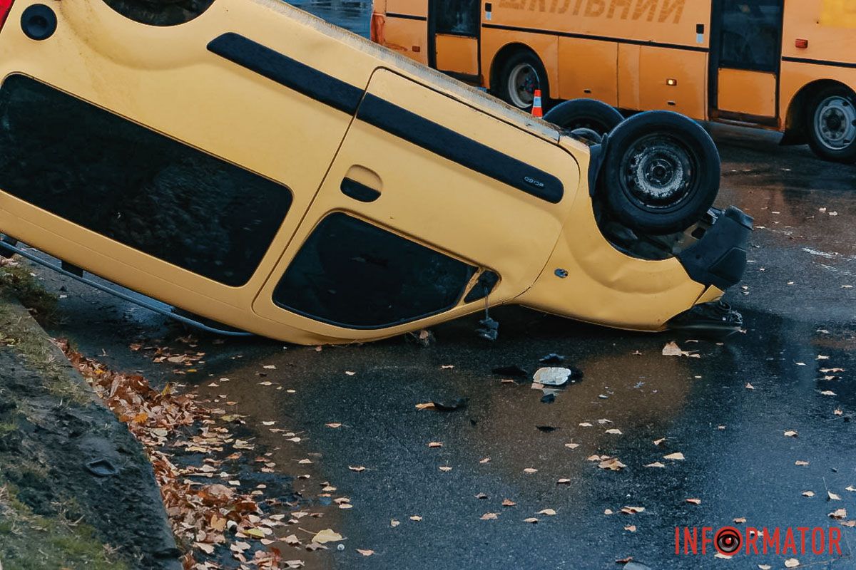 Кермувальник Dacia рухався по другорядній, не надав перевагу у русі, внаслідок чого відбулось зіткнення