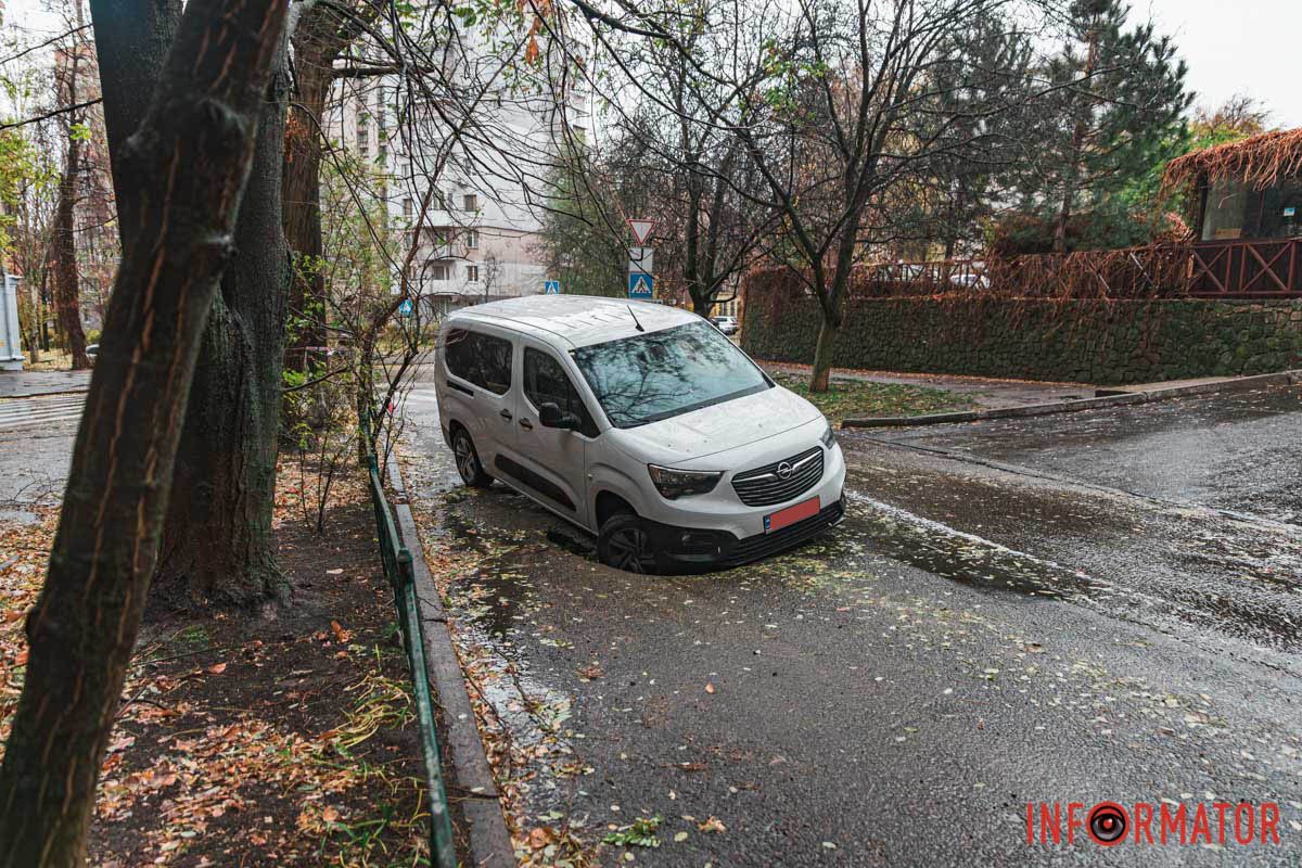 Інцидент трапився в районі перехрестя з вулицею Мусліма Магомаєва Інцидент трапився в районі перехрестя з вулицею Мусліма Магомаєва