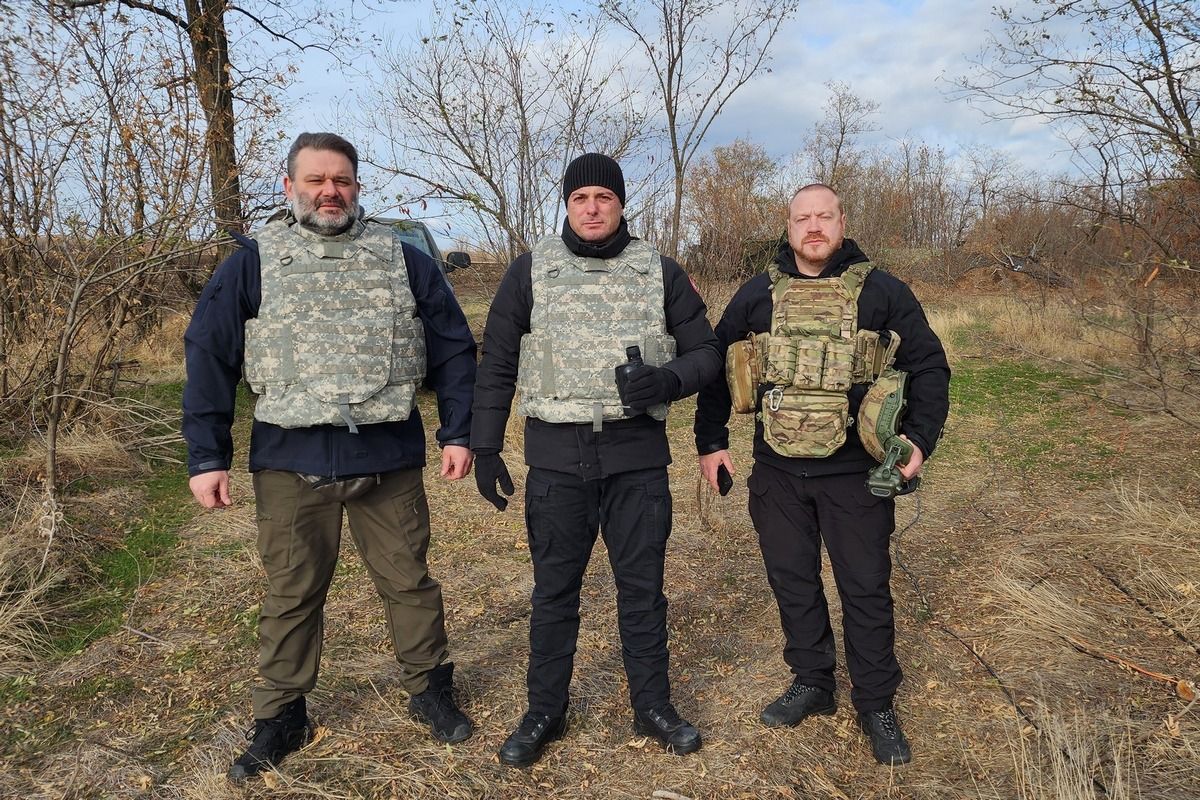 Мер Кам’янського та голова БФ «Осоння України» передали Захисникам РЕБи, дрони та смаколики 4