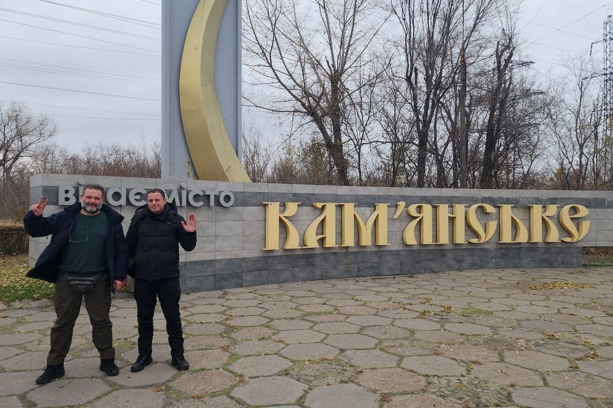 Мер Кам’янського та голова БФ «Осоння України» передали Захисникам РЕБи, дрони та смаколики 7