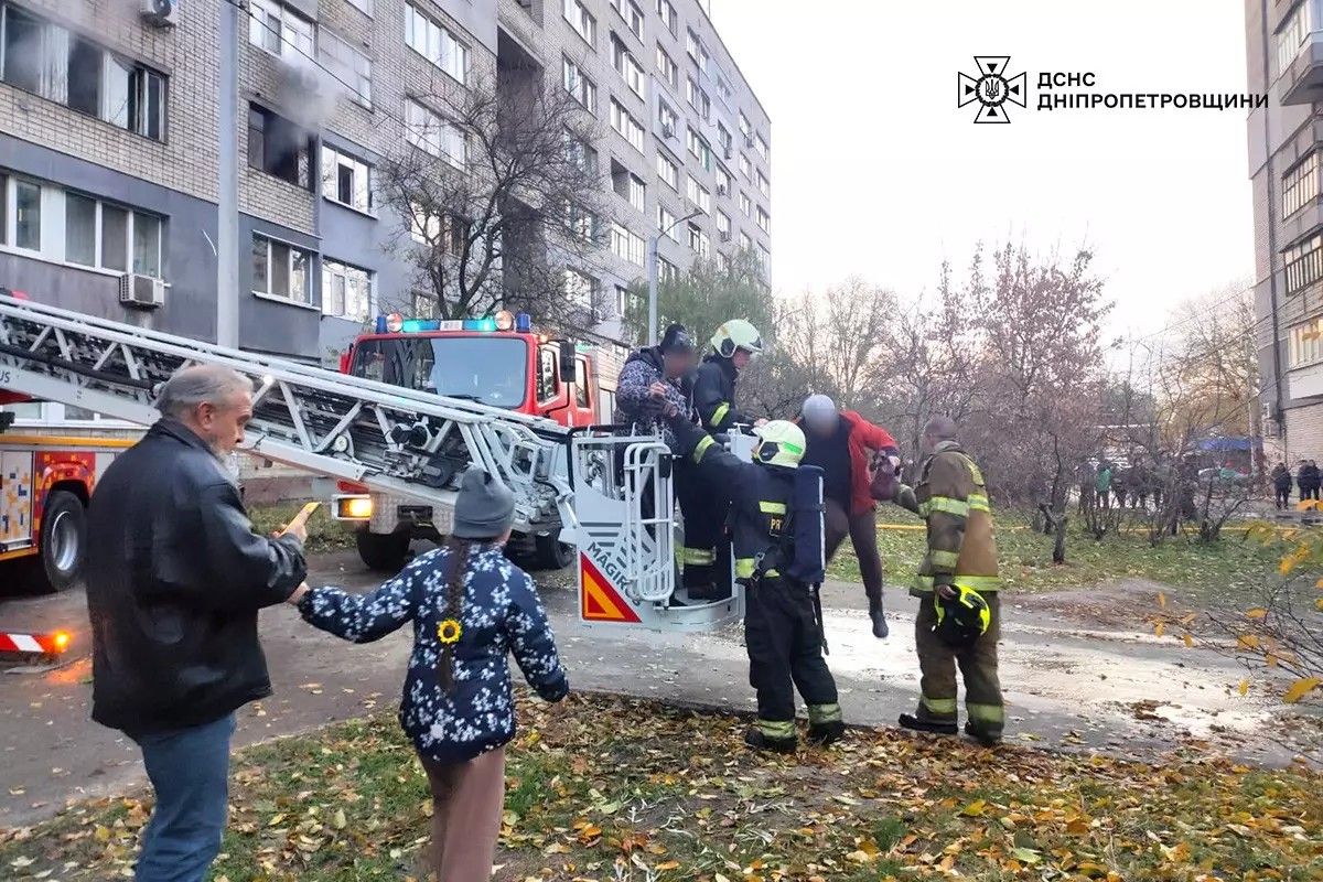 Постраждала одна людина, ще чотирьох врятували