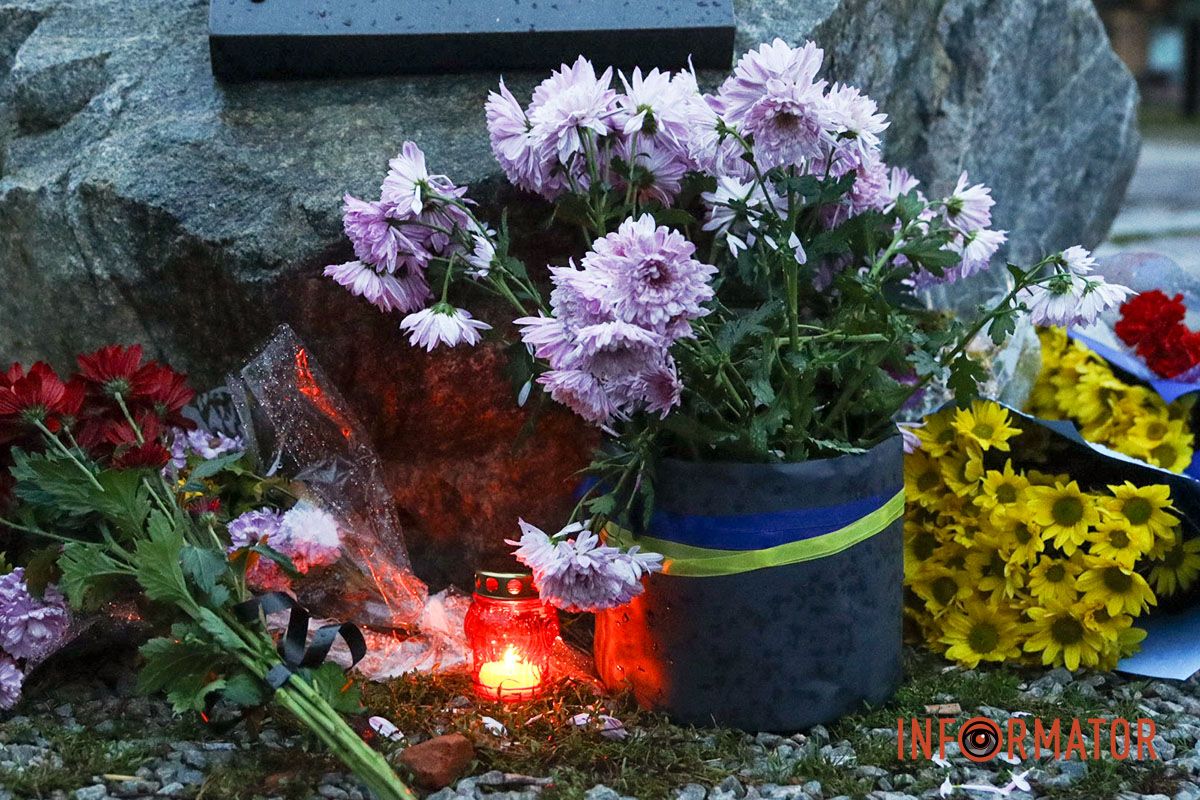 Крім цього, у День пам’яті жертв голодоморів вшановують людей, які загинули від голоду 1921-1923 років та 1946-1947 років. 