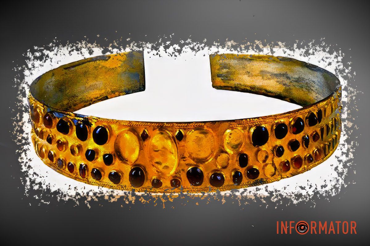 Вважали, що це дух, який охороняє прикраси зі стародавньої колекції