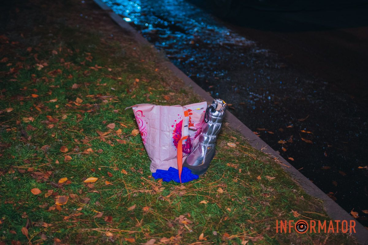 Сюди приїхали поліцейські та медики