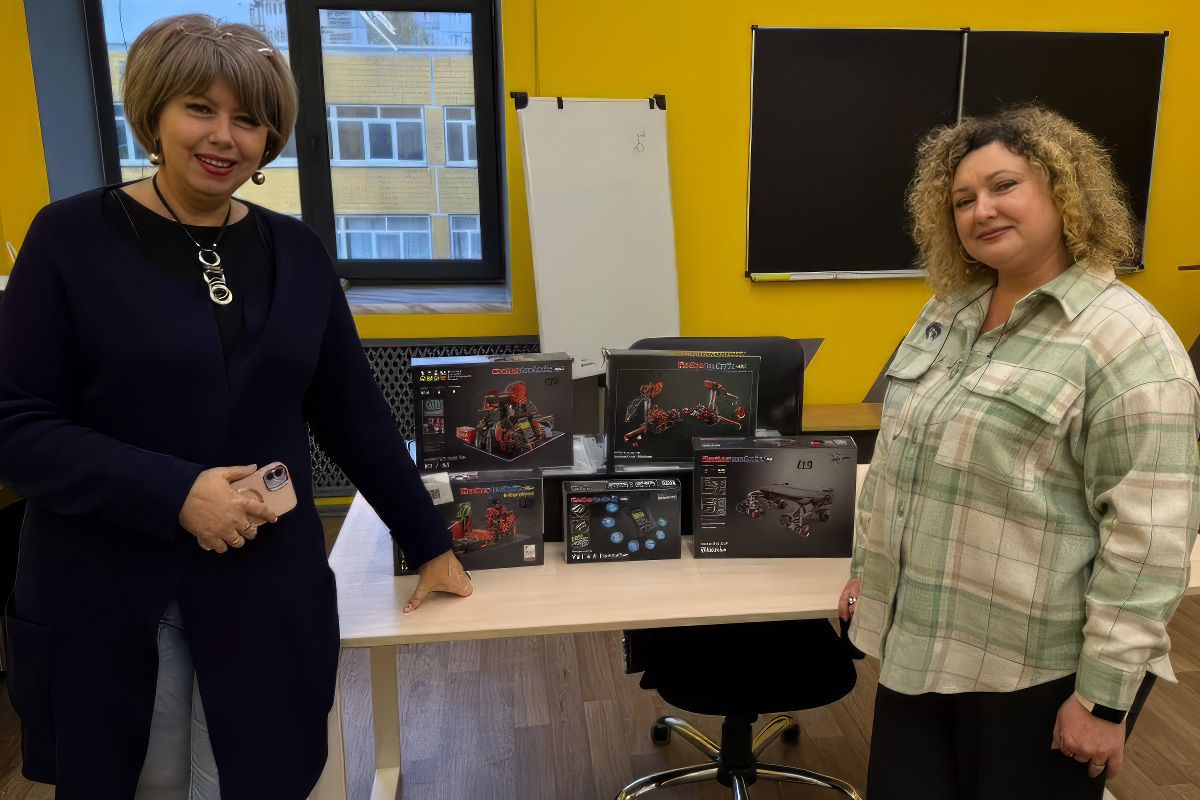 Наборы от немецкой компании Fischertchnik для занятий по мехатроники, мирового лидера в сфере образовательных программ для детей