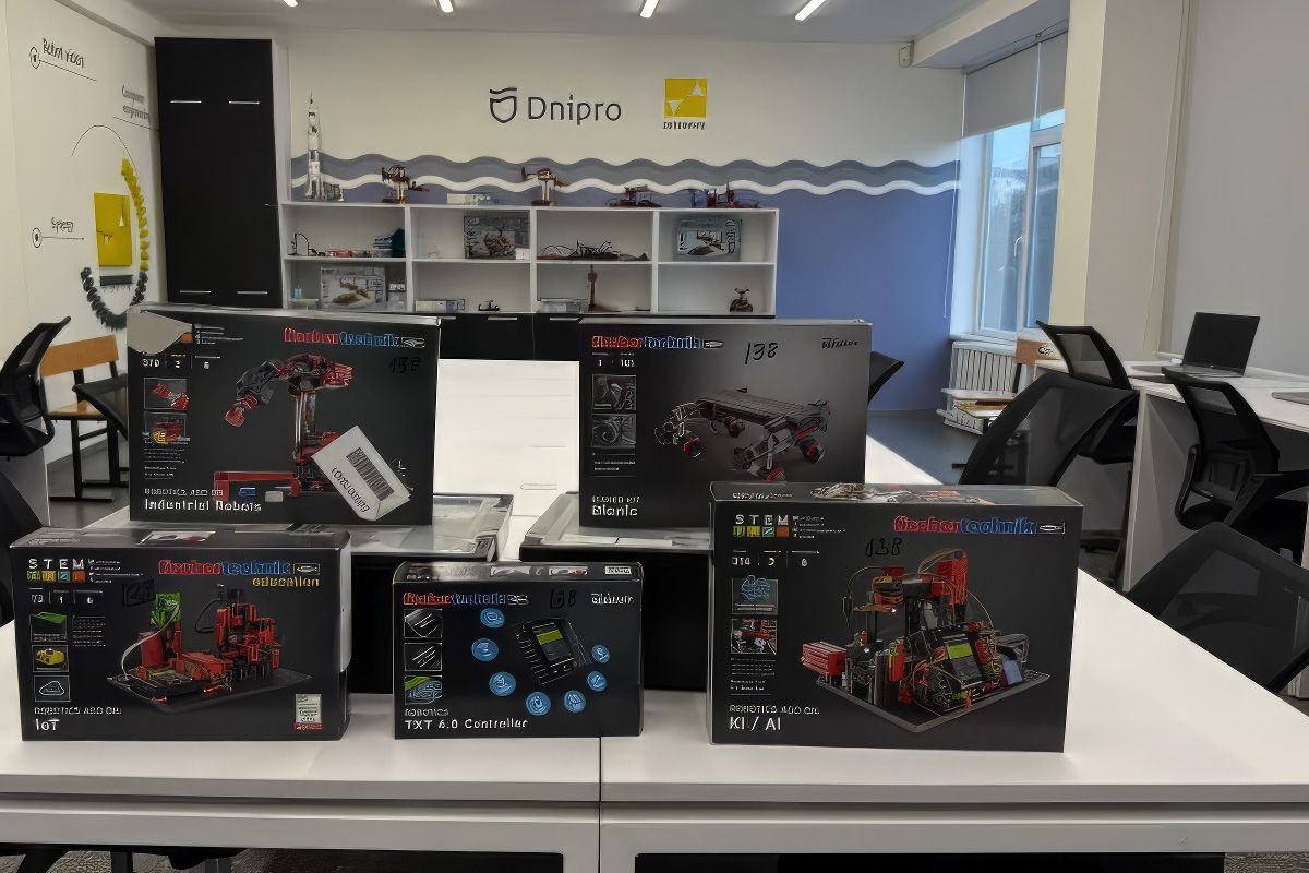 4 школы на левом берегу Днепра получили современные наборы для технического образования