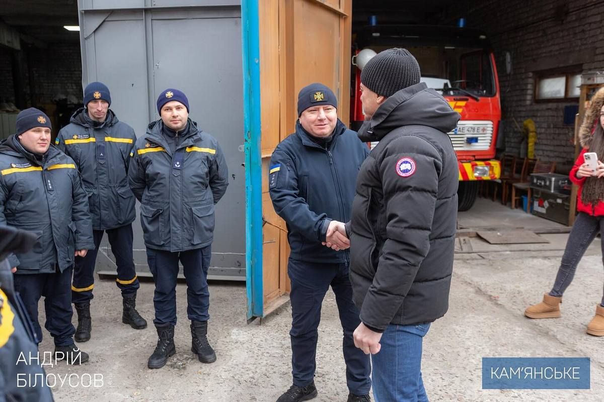 Рятувальники з Сіверськодонецька несуть службу у гарнізоні Камʼянського У Кам’янському працює пожежно-рятувальна частина, усі співробітники якої – мешканці Сіверськодонецька 1