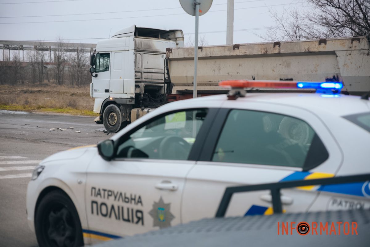 На дороге обломки транспортных средств