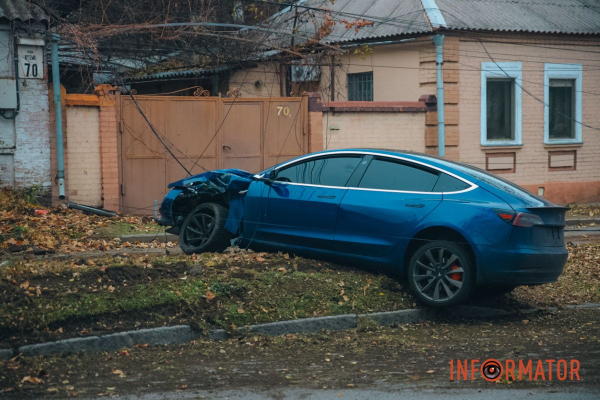 Зіткнулись Tesla та Volvo