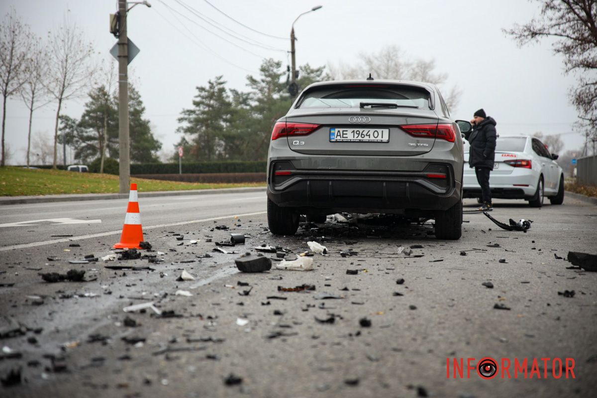 У Дніпрі на Набережній Перемоги зіткнулись Audi та Hyundai: є постраждалий 13