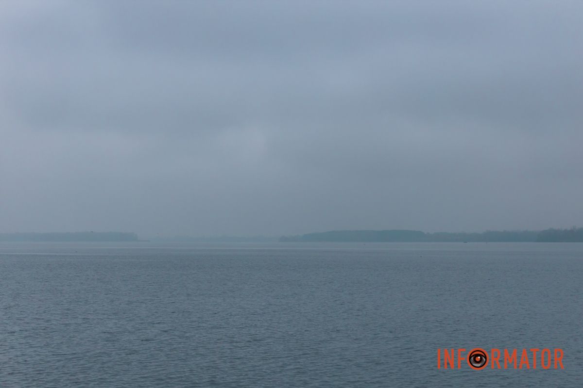 Словно окунул в покрывало: правый берег Днепра покрыл густой туман 17