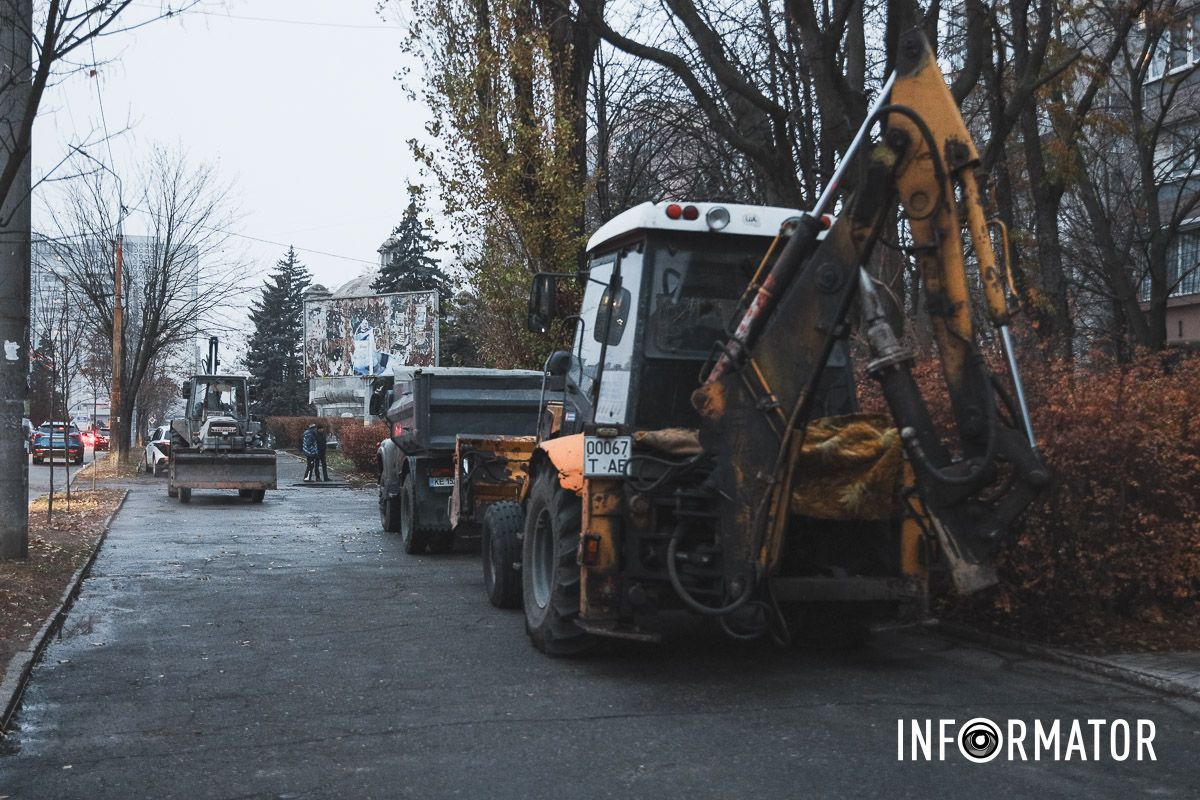 В Днепре на проспекте Науки образовались искусственные "озера" из-за прорыва: на месте работает "Днепропроводоканал" 16