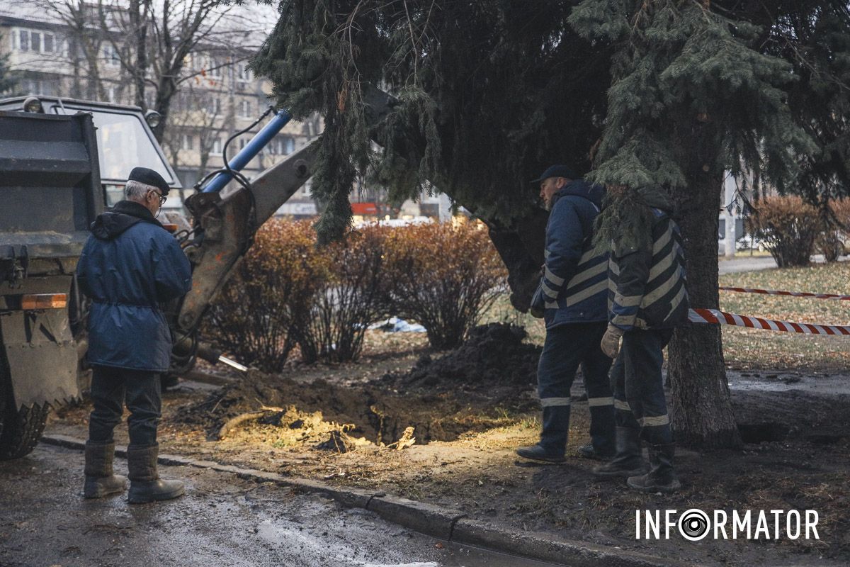 В Днепре на проспекте Науки образовались искусственные "озера" из-за прорыва: на месте работает "Днепропроводоканал" 2