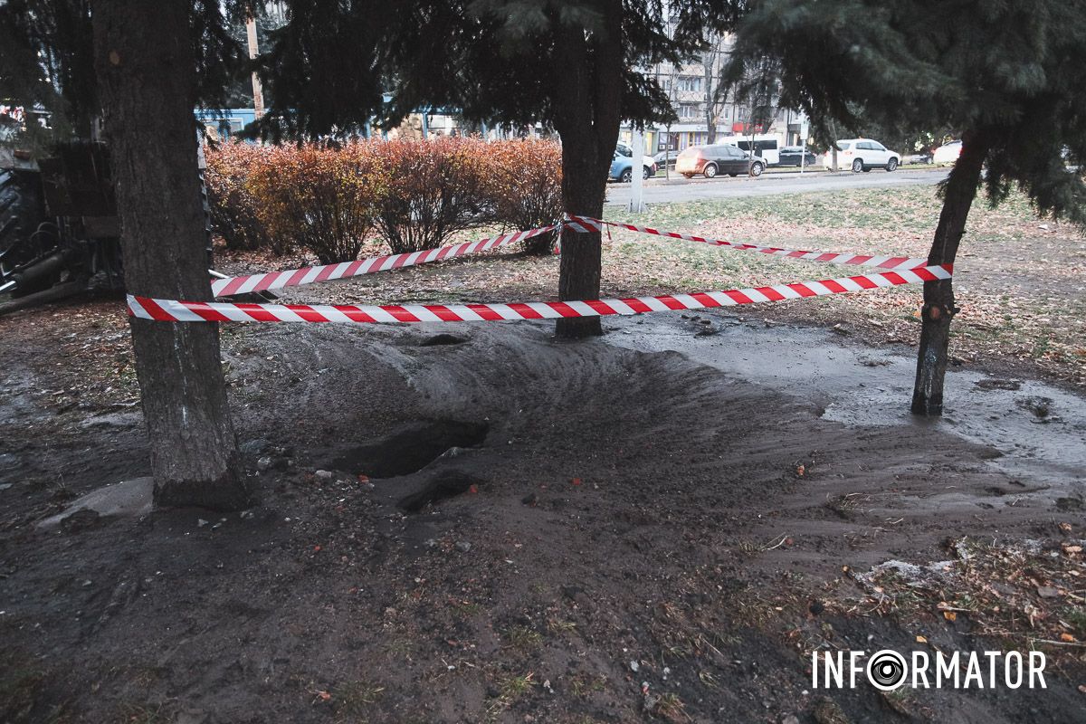 В Днепре на проспекте Науки образовались искусственные "озера" из-за прорыва: на месте работает "Днепропроводоканал" 5